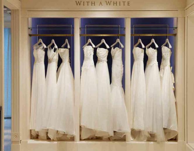 白の教会/アールイズ・ウエディング ドレス・衣装