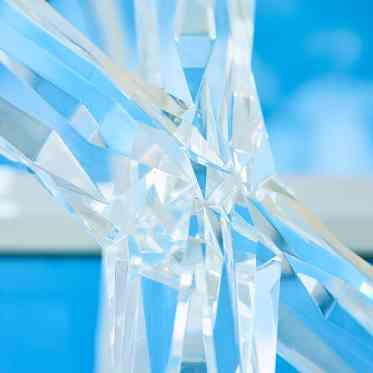 クリスタルチャペル/アールイズ・ウエディング 光輝くクリスタルクロスのもとで永遠の愛を誓います