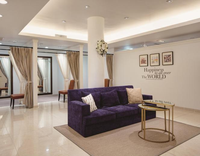 クリスタルチャペル/アールイズ・ウエディング ロビー・控室