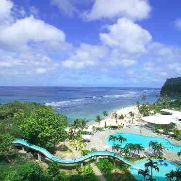 クリスタルチャペル/アールイズ・ウエディング ホテル内にはプールやスパ、レストランなどの設備も充実