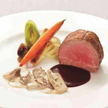 クリスタルチャペル/アールイズ・ウエディング アンガスビーフフィレ肉のブレゼ ポルチーニ茸のクリーム煮添え