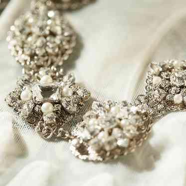 クリスタルチャペル/アールイズ・ウエディング WITH A WHITE ペンダント