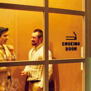 Crevette名古屋（クルヴェットナゴヤ）　●BRASSグループ 喫煙スペースもあるので、たばこを吸うゲストにも気兼ねなく過ごしていただけます