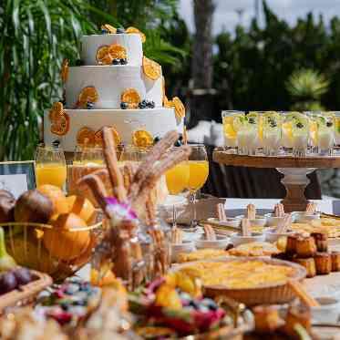 セントレジェンダOKINAWA(CENTLEGENDA OKINAWA) ガーデン併設なので、会食の合間に外へ出てデザートビュッフェを楽しめる