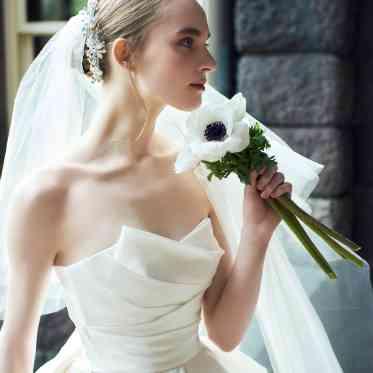 純白のウエディングドレスが花嫁を彩る