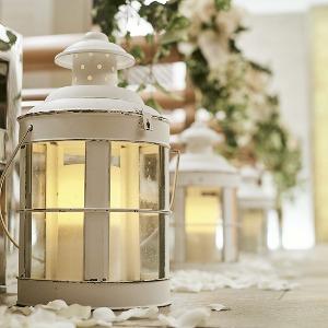 LOS ANGELES BALCONY(ロサンジェルス バルコニー) チャペル内はシーズン毎に季節感溢れるコーディネートに。