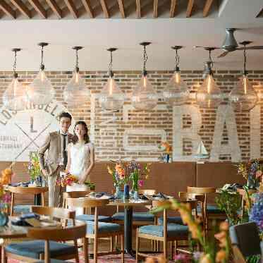 LOS ANGELES BALCONY(ロサンジェルス バルコニー) 都心とは思えないほどの緑と陽光の中で、爽やかなガーデンを背景にリラックスした挙式