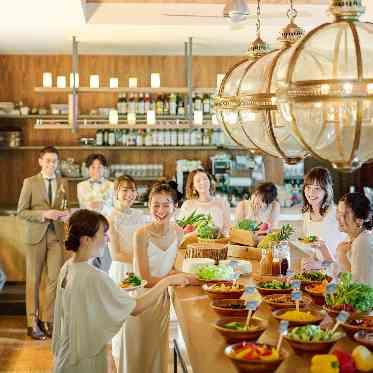 LOS ANGELES BALCONY(ロサンジェルス バルコニー) 都心とは思えないほどの緑と陽光の中で、爽やかなガーデンを背景にリラックスした挙式