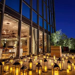 LOS ANGELES BALCONY(ロサンジェルス バルコニー) ナイトウェディングでは、キャンドルのライトアップが幻想的な空間を演出