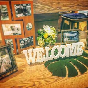 LOS ANGELES BALCONY(ロサンジェルス バルコニー) オリジナルのウェルカムフォトを飾ってゲストをお出迎え