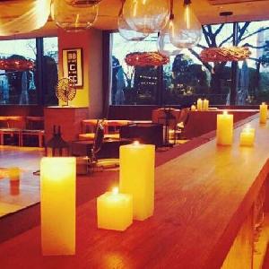 LOS ANGELES BALCONY(ロサンジェルス バルコニー) キャンドルでの温かな装飾のナイトウェディング