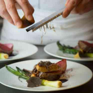 LOS ANGELES BALCONY(ロサンジェルス バルコニー) オープンキッチンから出来たてのお料理でおもてなし。