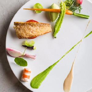 LOS ANGELES BALCONY(ロサンジェルス バルコニー) シェフの英知を結集した調理法で、素材を活かした料理を作り出す