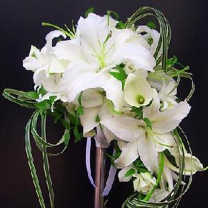 会場の空間全体で二人の思いを伝えるフラワーコーディネート