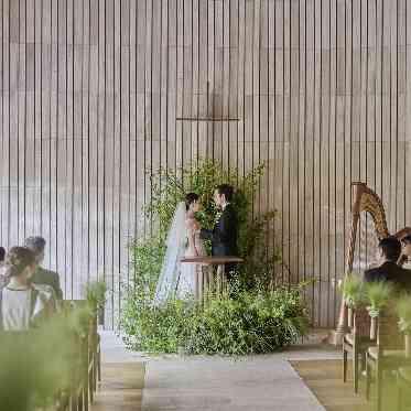 THE TENDER HOUSE(ザ テンダーハウス) 自然素材を多く用いた空間は、おふたりの大切な誓いの場を美しい記憶として残します