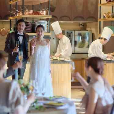 THE TENDER HOUSE(ザ　テンダーハウス) ウォークインキッチンから出来立てのお料理を振る舞うおもてなし