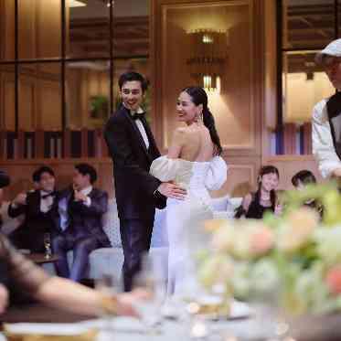 THE TENDER HOUSE(ザ　テンダーハウス) ロングソファで肩ひじ張らない大人のパーティー