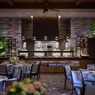 THE TENDER HOUSE(ザ テンダーハウス) 洗練されたウォークインキッチンが大人のおもてなしを演出