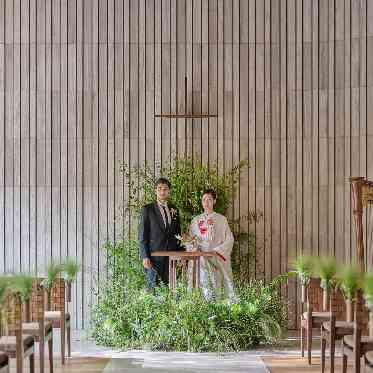 THE TENDER HOUSE(ザ テンダーハウス) 自然素材を多く使用しており、派手な装飾がない挙式会場だからこそ和モダンな人前式も