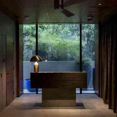 THE TENDER HOUSE(ザ テンダーハウス) ・