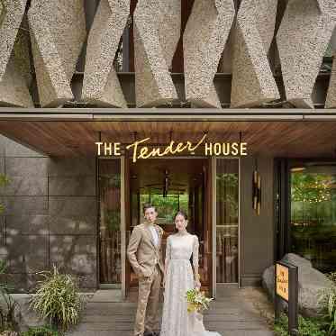 THE TENDER HOUSE(ザ テンダーハウス) THE TENDER HOUSEロゴ前はゲストも撮影したくなるおしゃれな空間