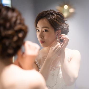 THE TENDER HOUSE(ザ テンダーハウス) 自然光が入るブライズルームなのでメイクシーンもキレイに撮影できる