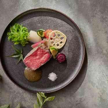 THE TENDER HOUSE(ザ テンダーハウス) 料理を引き立たせる”お皿”にもこだわりを。