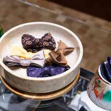 THE TENDER HOUSE(ザ テンダーハウス) 新郎様のお小物合わせも一緒に可能です