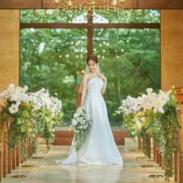 THE HILLTOP TERRACE NARA（ザ・ヒルトップテラス奈良） ウエディングドレスが映えるチャペルでの前撮りも人気