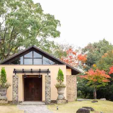 THE HILLTOP TERRACE NARA（ザ・ヒルトップテラス奈良） 紅葉が美しい時期のチャペルの外観はゲストから感嘆の声をいただきます