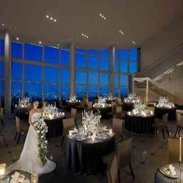 LUMIVEIL TOKYO(ルミヴェール東京)/エスクリウェディング パノラマ写真のような窓からは、東京の街を見渡すことができる。