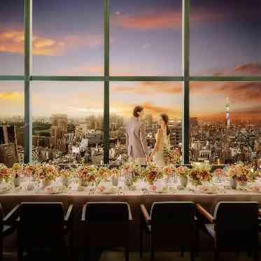 LUMIVEIL TOKYO(ルミヴェール東京) 夕焼けを背景に二人の姿がより一層美しく、写真映え効果◎