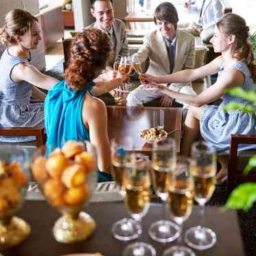 LUMIVEIL TOKYO(ルミヴェール東京) 【ロビー】ウェルカムドリンクを用意して、待ち時間にもゲストをおもてなし