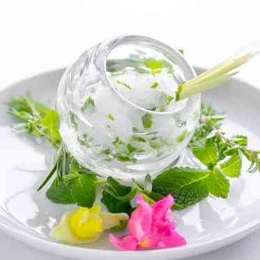 LUMIVEIL TOKYO(ルミヴェール東京) 野菜を巧みにつかったイタリアンで有名な「渡部明」氏の料理が婚礼料理として登場