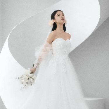 LUMIVEIL TOKYO(ルミヴェール東京) 花嫁の笑顔を引き立てるデザインで、特別な日を心から輝かせる一着