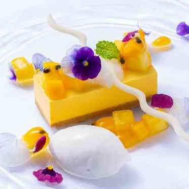 ラソール ガーデン・アリビラ / チュチュリゾートウェディング マンゴムースとライチのエスプーマ ココナッツソルベ添え