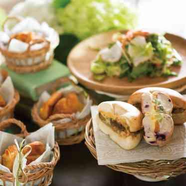 パラッツォ ドゥカーレ 麻布 ガーデンでのピクニックをイメージしたベーグル&サンドウィッチのビュッフェ