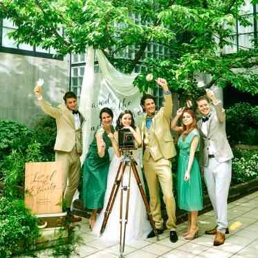 パラッツォ ドゥカーレ 麻布 木々にチュールやタペストリーを飾ったら程よい抜け感のあるフォトブースが誕生!