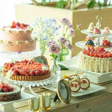 パラッツォ ドゥカーレ 麻布 様々な種類のスイーツが楽しめるデザートビュッフェはどの世代のゲストにも喜ばれる