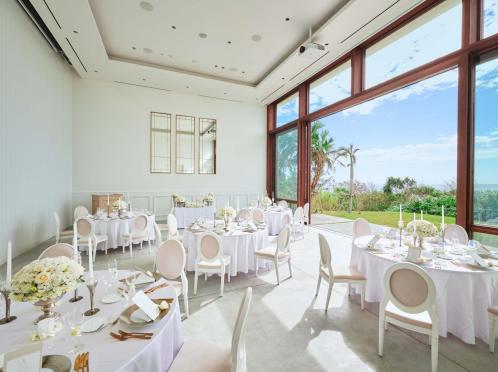 ザ・ギノザ・リゾート 美らの教会/アールイズ・ウエディング 披露宴会場