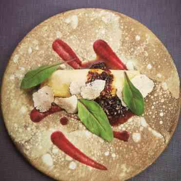 ザ・ギノザ・リゾート 美らの教会/アールイズ・ウエディング 和牛ほほ肉の黒ビール煮込みとフォアグラのクレープ包み トリュフのソースで