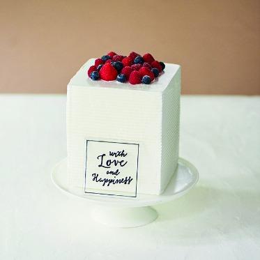 ザ・ギノザ・リゾート 美らの教会/アールイズ・ウエディング スタンダードケーキ
「スクエアベリー」