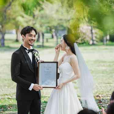 大阪城西の丸庭園 大阪迎賓館 青空の下で祝福されるガーデン挙式