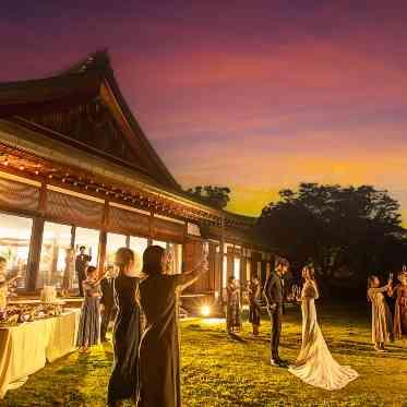 ナイトウエディングは幻想的な雰囲気に