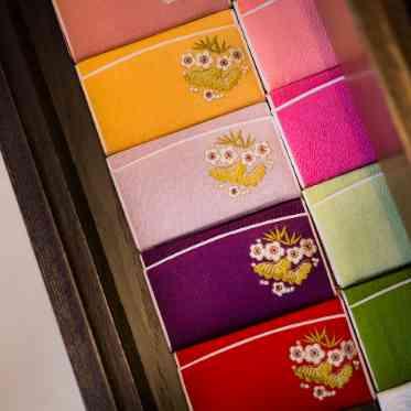 大阪城西の丸庭園 大阪迎賓館 小物の色味でふたりらしいスパイスを加えても!