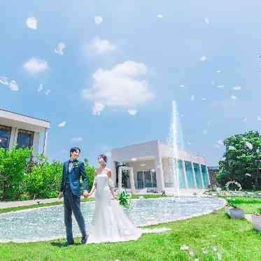 アールベルアンジェ奈良 挙式後のフラワーシャワーやゲストと過ごすアフターセレモニーも特別なひととき。。