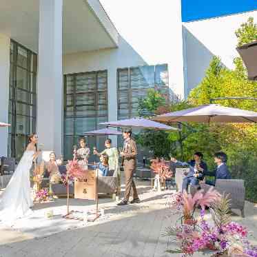 アールベルアンジェ奈良 貸切会場専用テラスで楽しめるガーデンパーティも人気