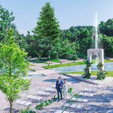 アールベルアンジェ奈良 水辺のガーデン挙式も人気な挙式スタイル