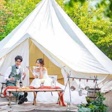 アールベルアンジェ奈良 貸切会場のテラスではゲストと一緒にウェルカムパーティもお楽しみいただける♪