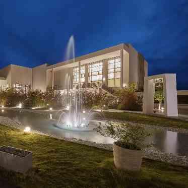 アールベルアンジェ奈良 ライトアップ演出で一味違うプライベートガーデン模様